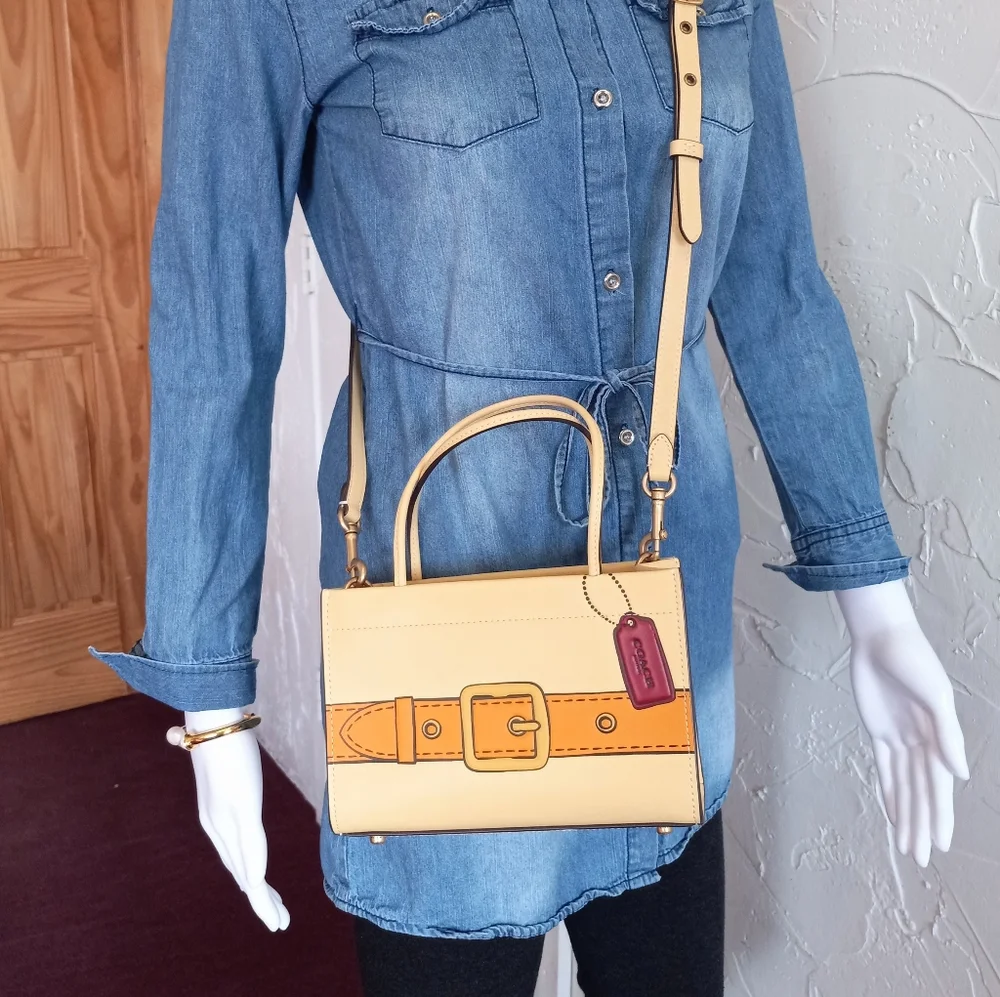 COACH Cashin Carry Tote 20 With Trompe L'oeil Print